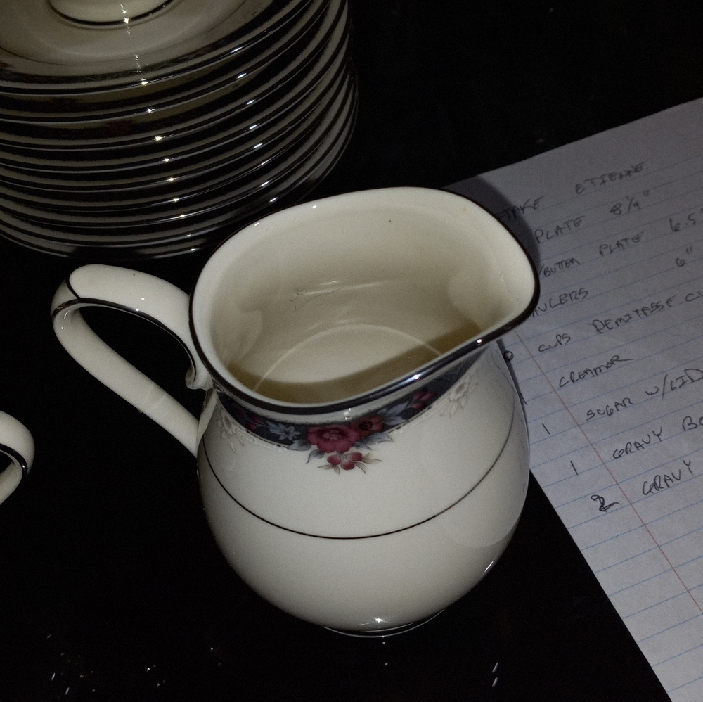 Noritake Etienne ivory china Cream and Sugar set w/ lid - Picture 5 of 5